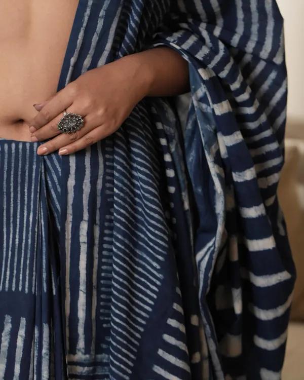 Indigo_Cotton_Silli_Dabu_Print_Mul_Saree_With_Tassels_For_Women